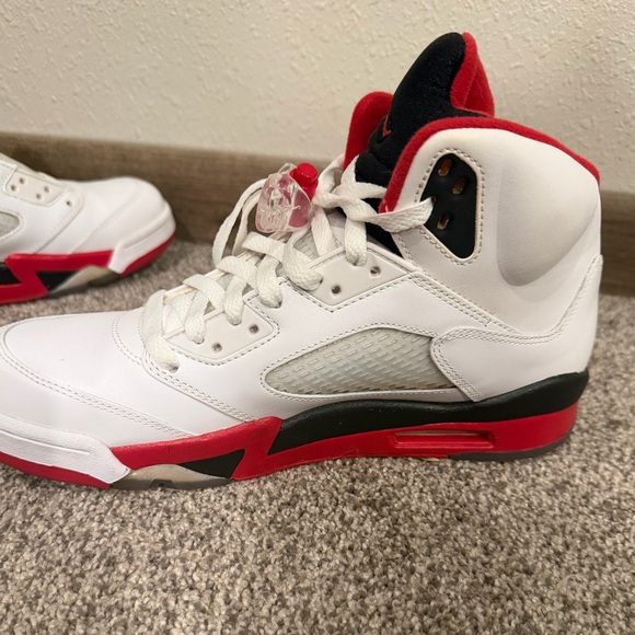 Air Jordan 5 Retro Fire Red - Black Tongue - Picture 4 of 6